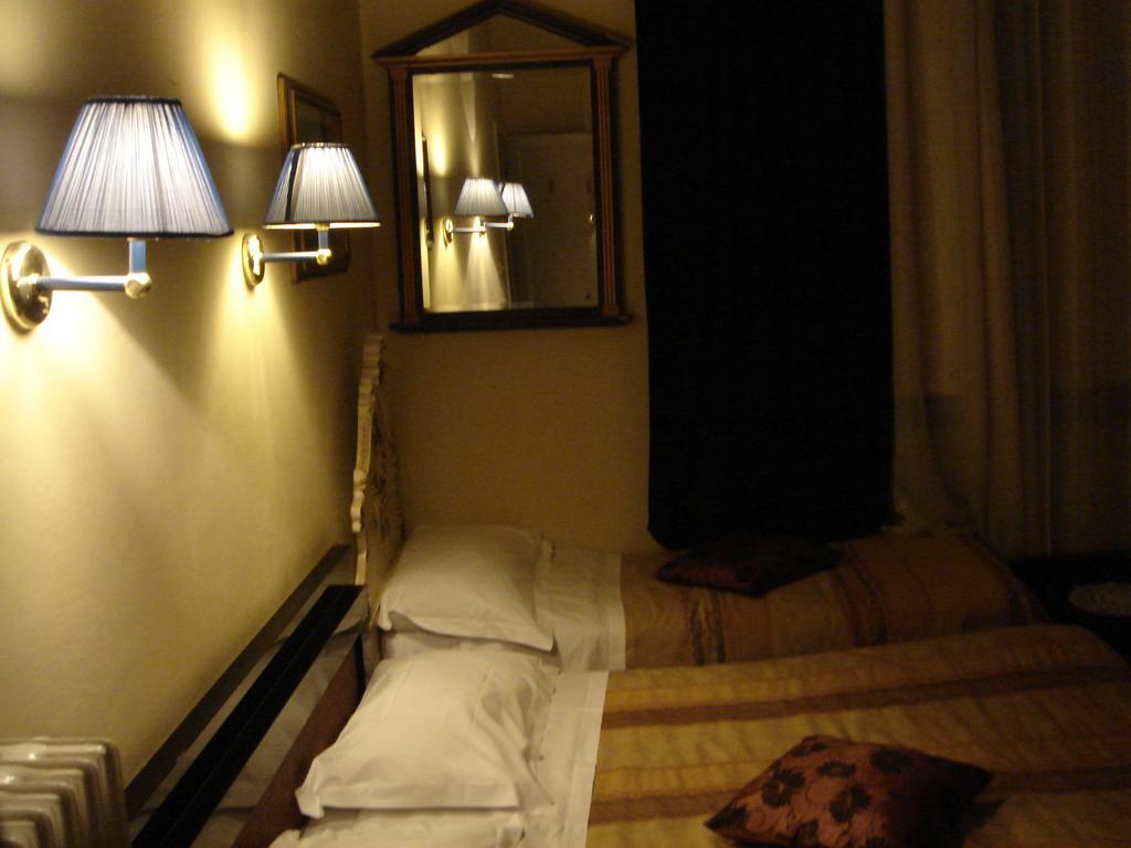 Souvenir Maya Florence Chambre photo